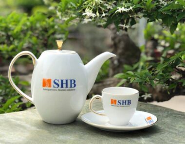 Bộ ấm chén trà Minh Long in logo SHB 0.47 L Anna Cao Chỉ Vàng HG Giá Rẻ
