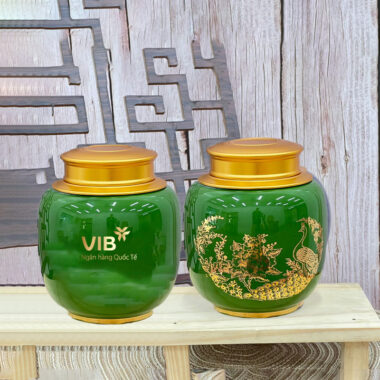 Hũ trà màu xanh ngọc vẽ vàng khổng tước - logo VIB ATILGMK107